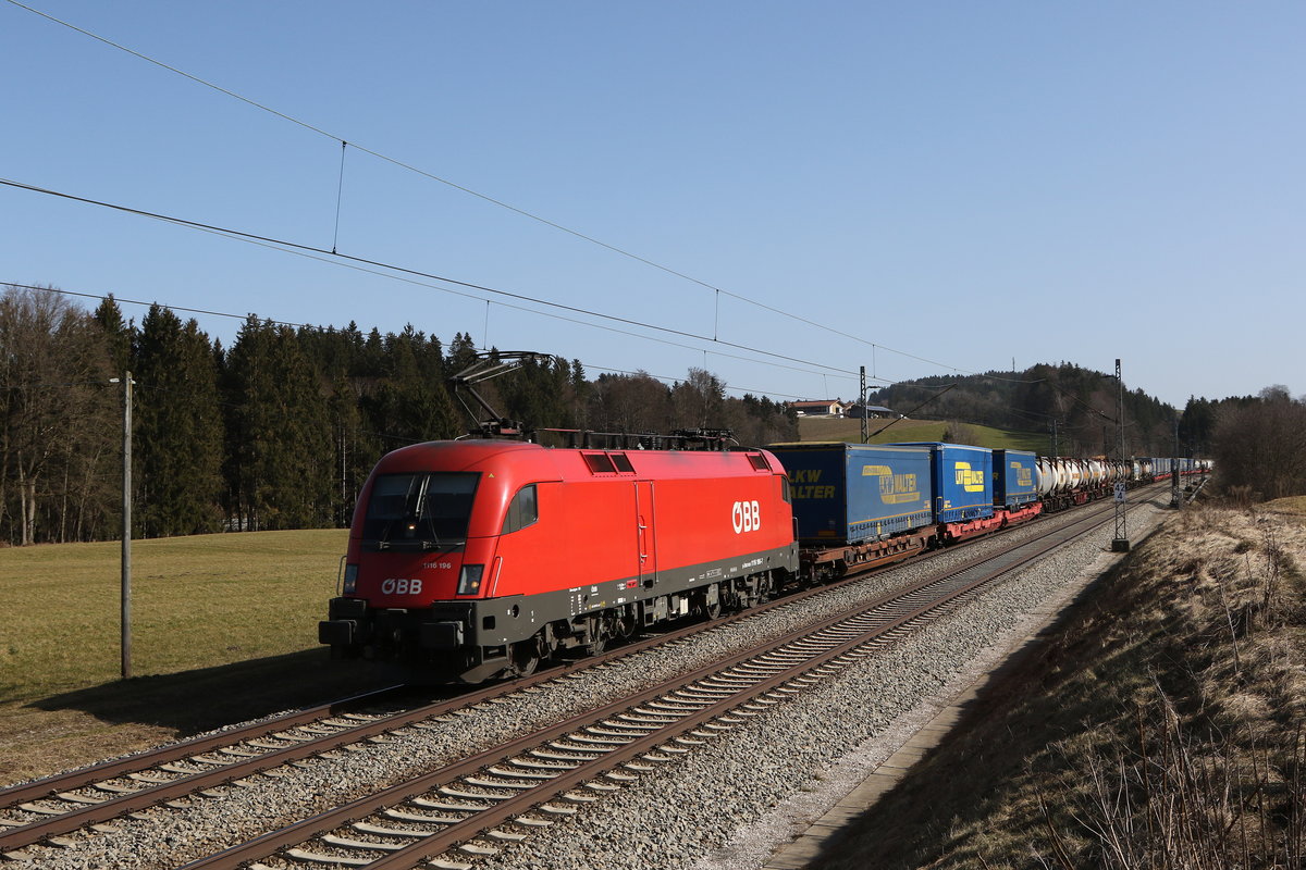 1116 196 mit einem  KLV  aus Salzburg kommend am 25. Februar 2021 bei Grabensttt.