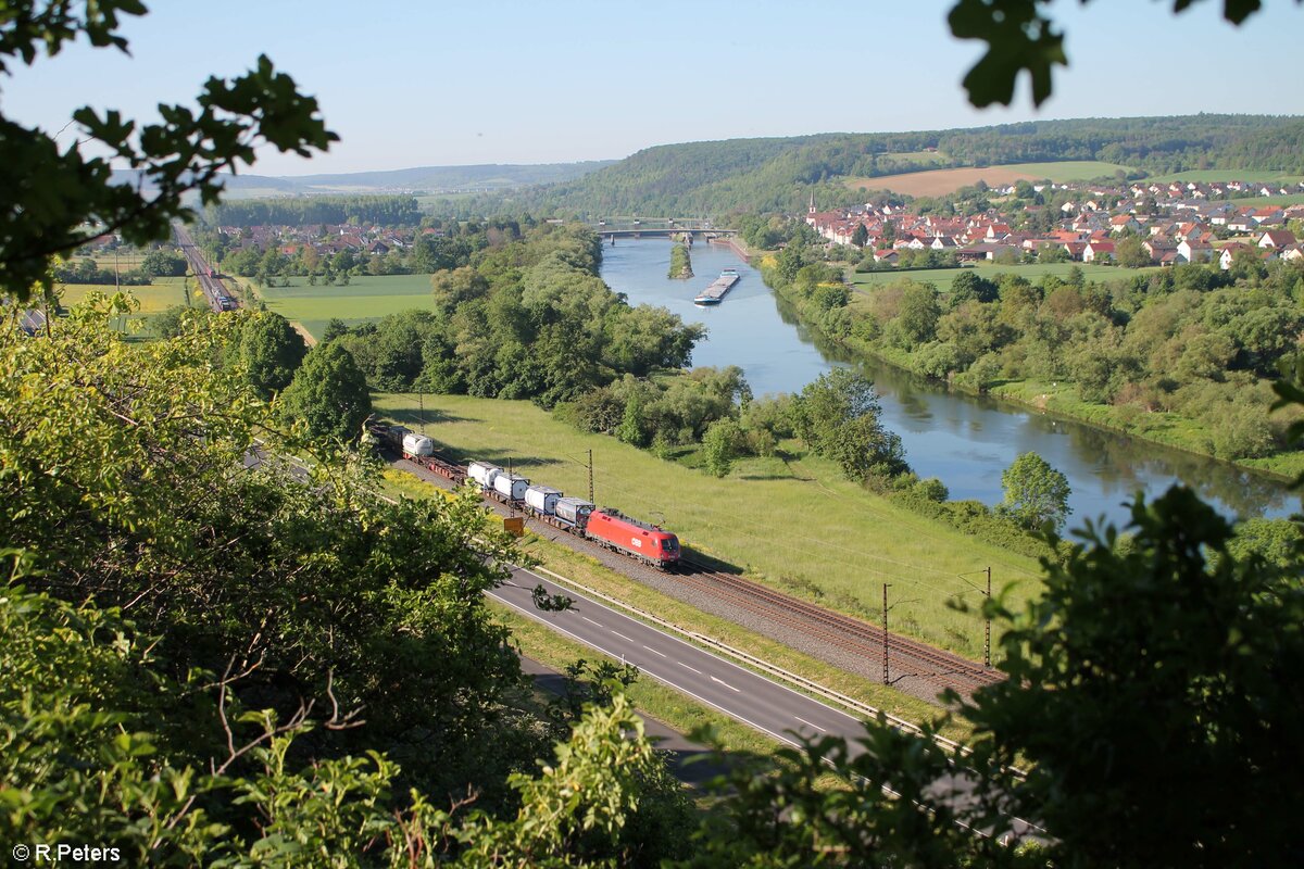 1116 202-7 zieht zwischen Himmelstadt und Karlstadt ein KLV ZUg gen Norden. 02.06.21