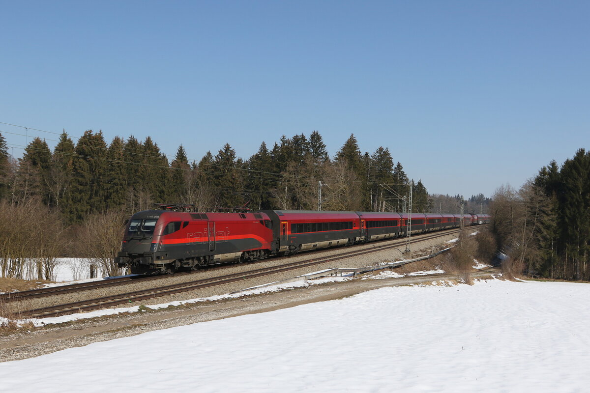 1116 208 aus Salzburg kommend am 2. Mrz 2023 bei Sossau im Chiemgau.