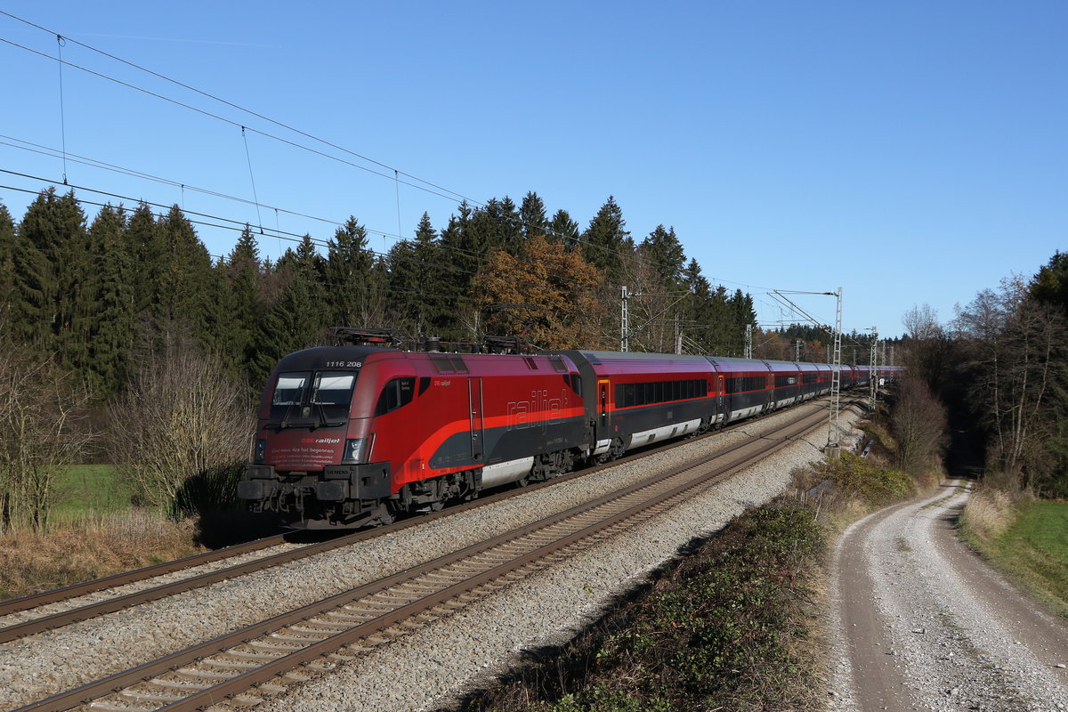 1116 208 mit einem Railjet aus Salzburg kommend am 18. November 2020 bei Grabenstt.