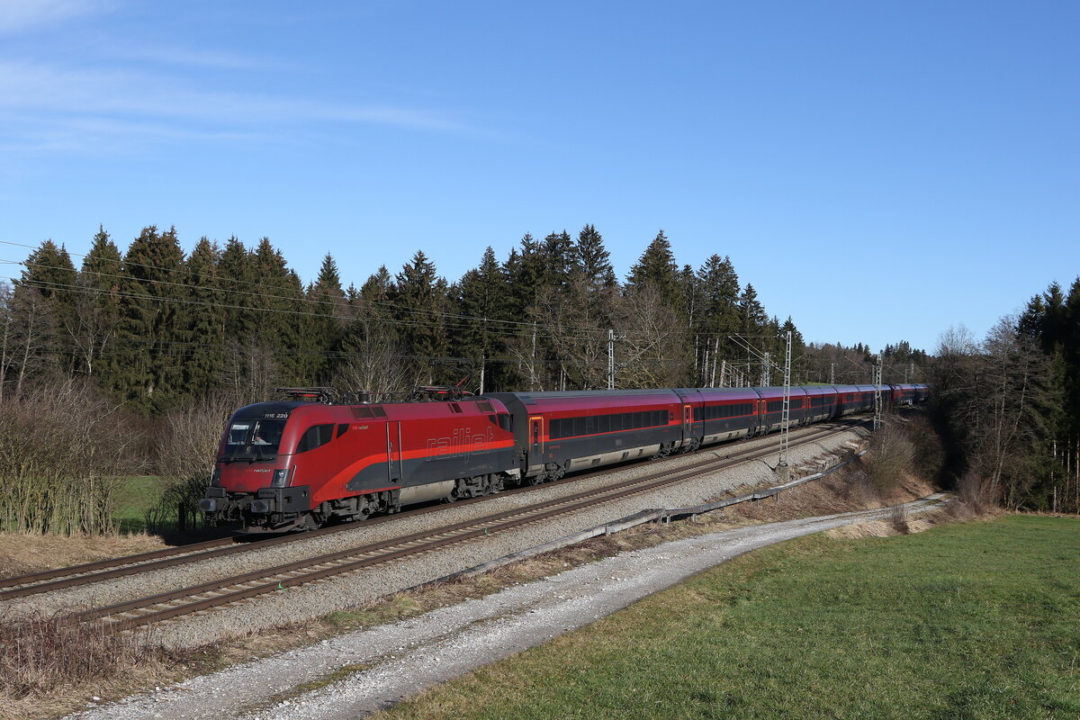 1116 220 aus Salzburg kommend am 16. Januar 2023 bei Sossau.
