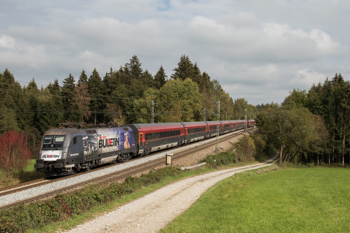 1116 222-1 mit einer normalen Rail-Jet-Garnitur am 18. Oktober 2015 bei Sossau.
