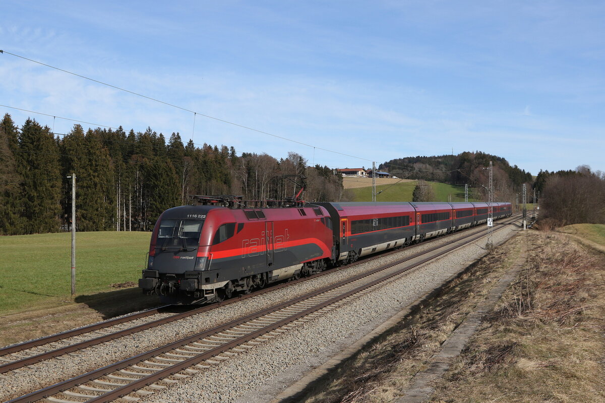 1116 222 auf dem Weg nach Mnchen am 22. Februar 2023 bei Htt im Chiemgau.