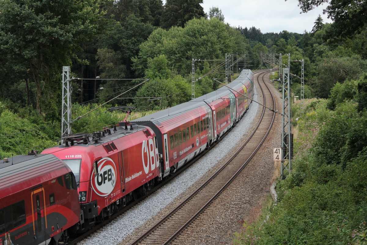 1116 225-4 leider als zweite Garnitur aus Salzburg kommend am 16. August 2015 bei Sossau.