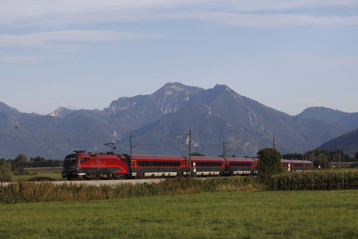 1116 229 ebenfalls aus Salzburg kommend folgte kurz darauf. Aufgenommen am 10. September 2018 bei Bernau.