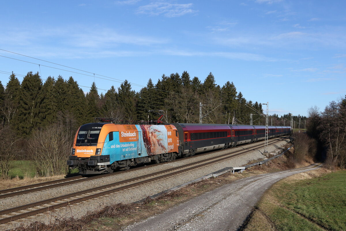 1116 229  Steinbach  war am 27. Dezember 2021 bei Grabensttt im Chiemgau in Richtung Rosenheim unterwegs.