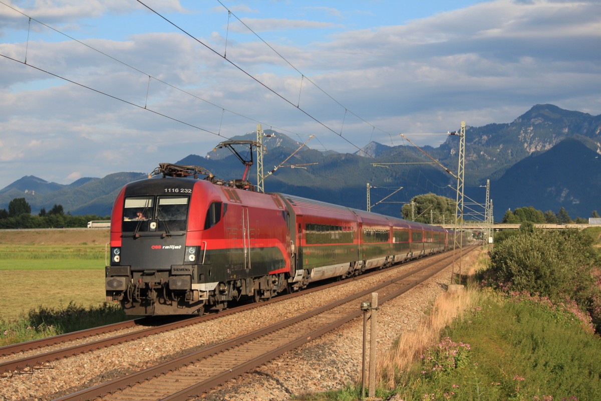 1116 232-0 aus Salzburg kommend am 9. August 2012 bei Bernau.