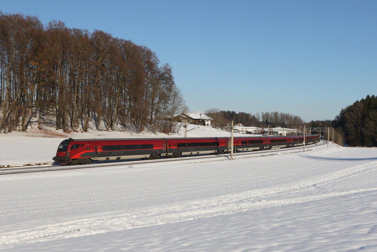 1116 238 war am 7. Dezember 2023 bei Axdorf in Richtung Rosenheim unterwegs.