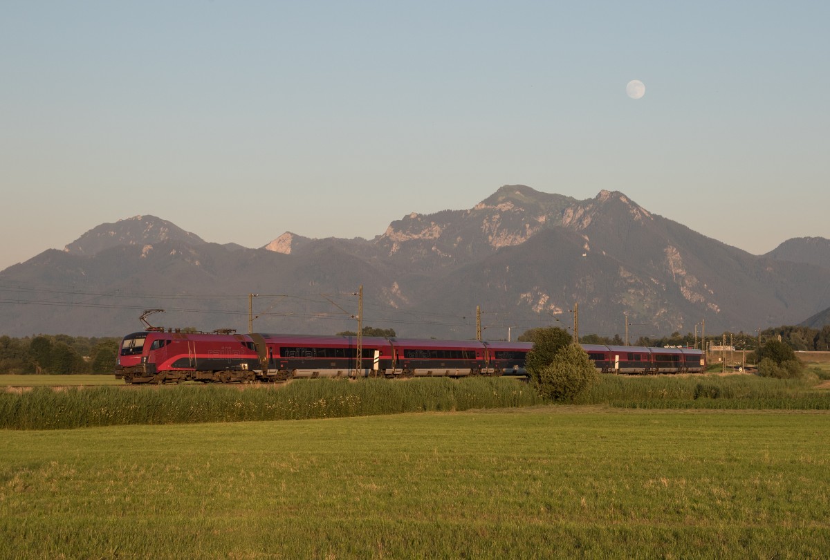 1116 244 mit Vollmond ber dem Hochgern am 30. Juni bei Weisham.