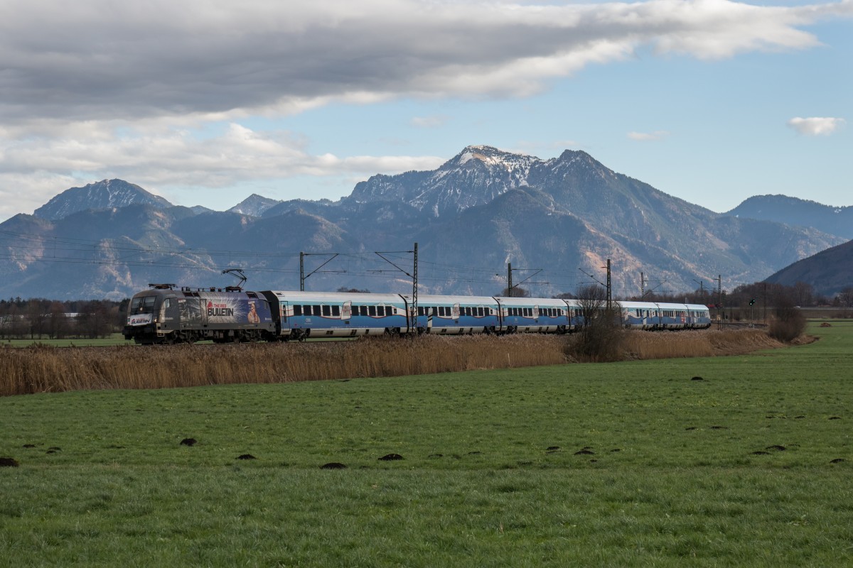 1116 248  Red Bulletin  zog am 4. Dezember 2015 den  Ski Austria Railjet . Aufgenommen bei Bernau am Chiemsee.