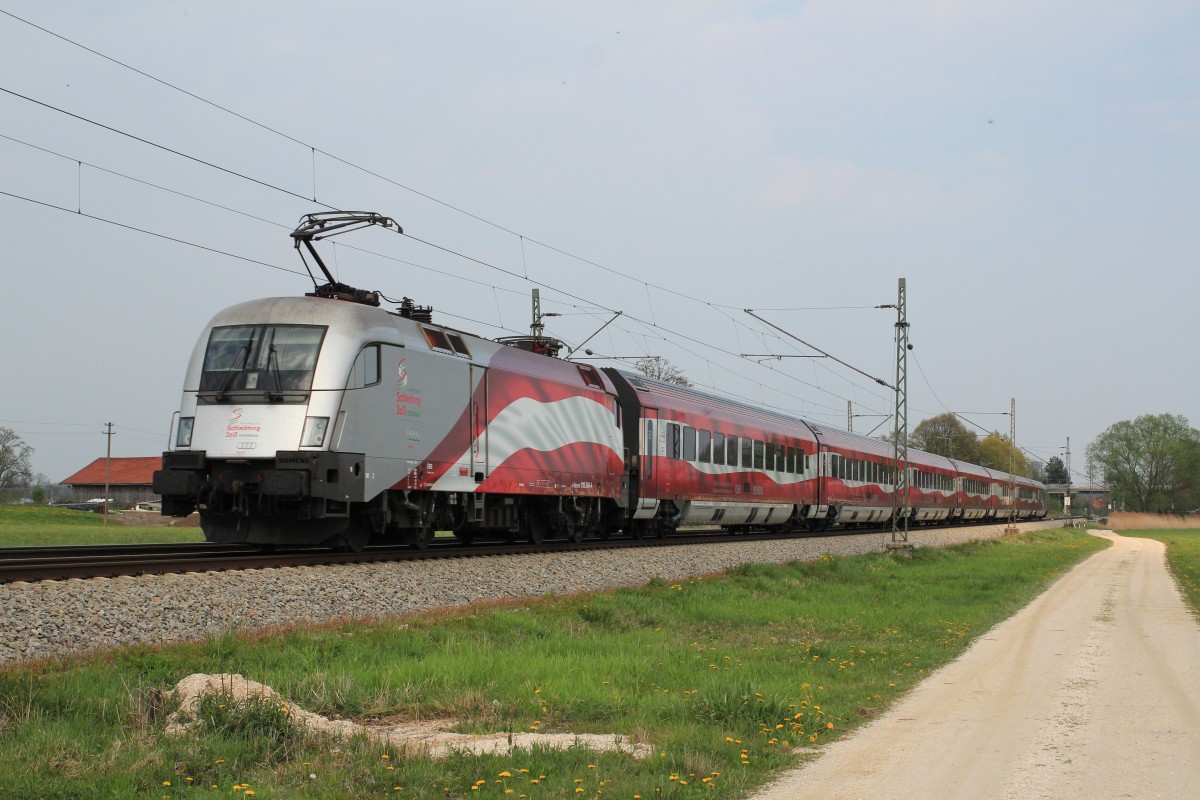 1116 249-4 schiebt den  Ski WM -Railjet am 13. April 2014 bei bersee in Richtung Salzburg.