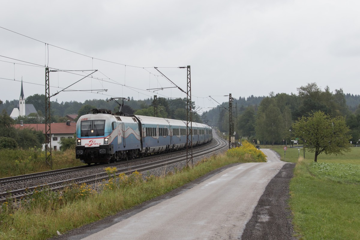 1116 251 mit dem  Ski Austria -Railjet am 17. August 2015 bei Baierbach.