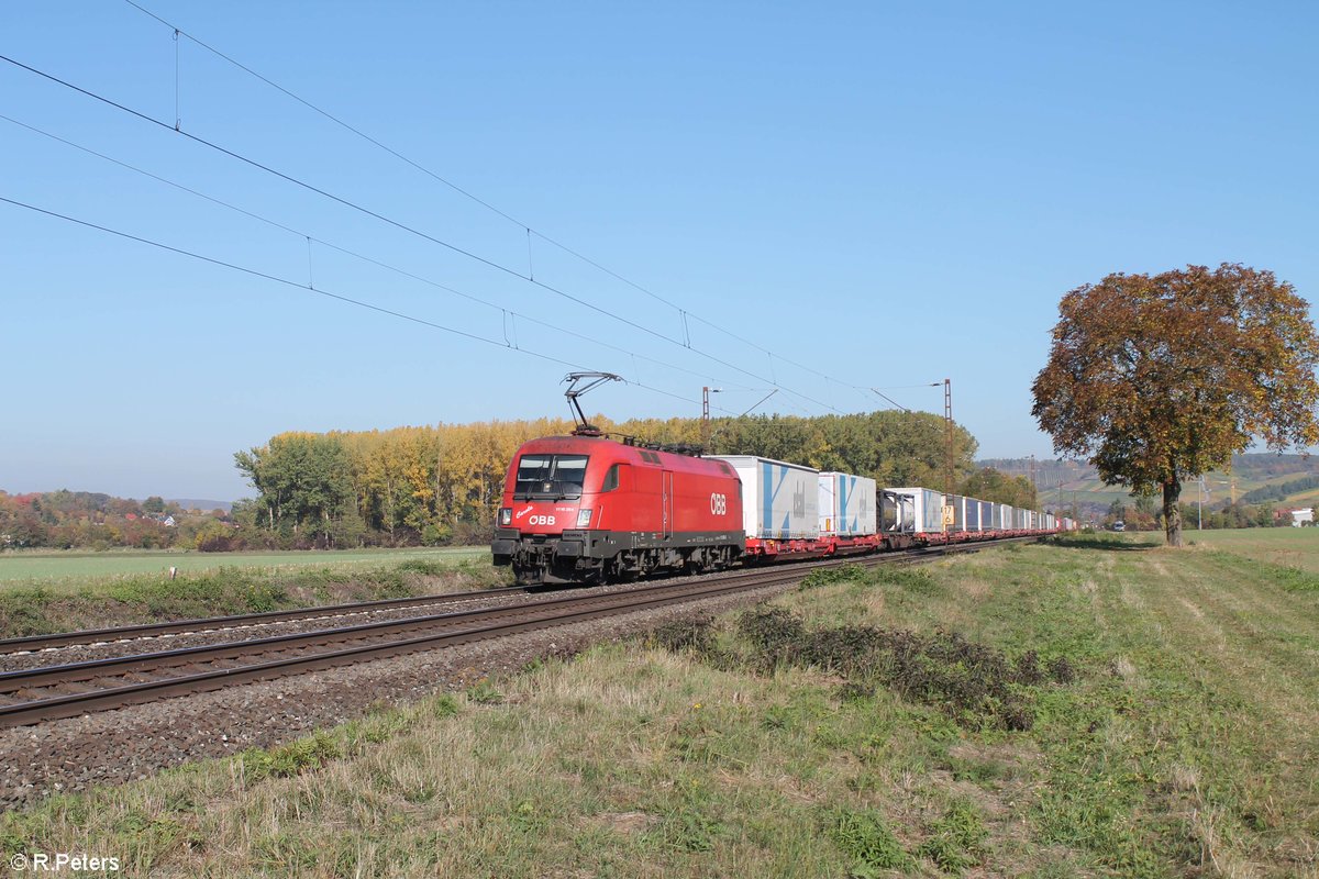 1116 269-0  Carola  zieht ein Wechselpritschenzug kurz vor Retzbach-Zellingen .13.10.18