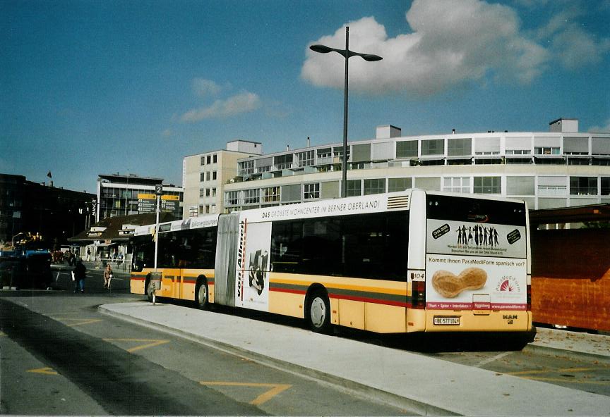 (111'633) - STI Thun - Nr. 104/BE 577'104 - MAN am 15. Oktober 2008 beim Bahnhof Thun (prov. Haltestelle)