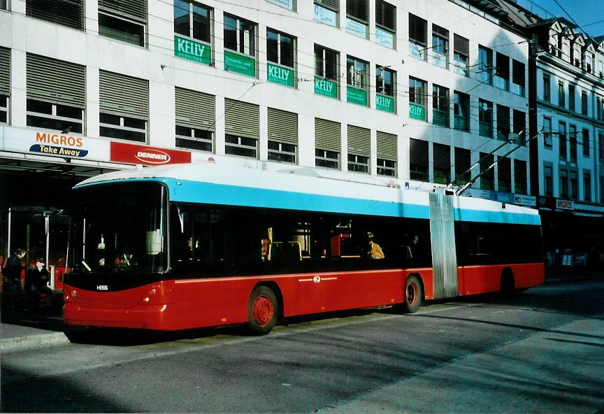 (111'902) - VB Biel - Nr. 60 - Hess/Hess Gelenktrolleybus am 10. November 2008 in Biel, Guisanplatz