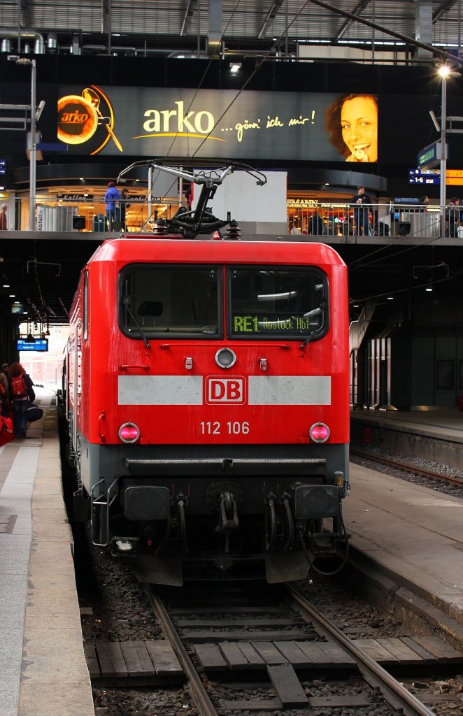 112 106-0 der RB Rostock schob am 17.05.2012 den RE I von Hamburg nach Rostock.