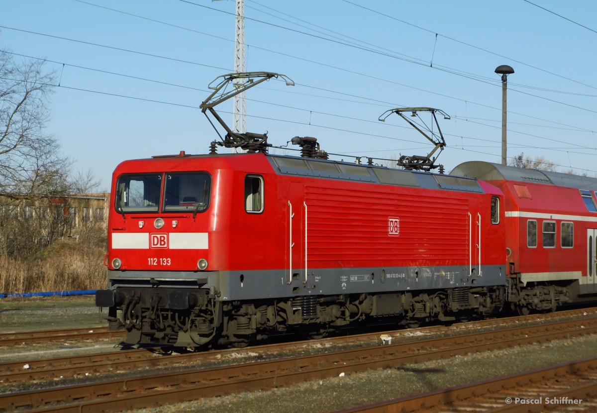 112 133 abgestellt mit einem RE 3 Stralsund - Elsterwerda, welche Montag wieder in Dienst treten wird, 11.01.2014.