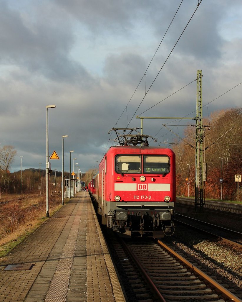 112 173-0 mit dem SHE nach Hamburg. Schleswig 17.12.2011