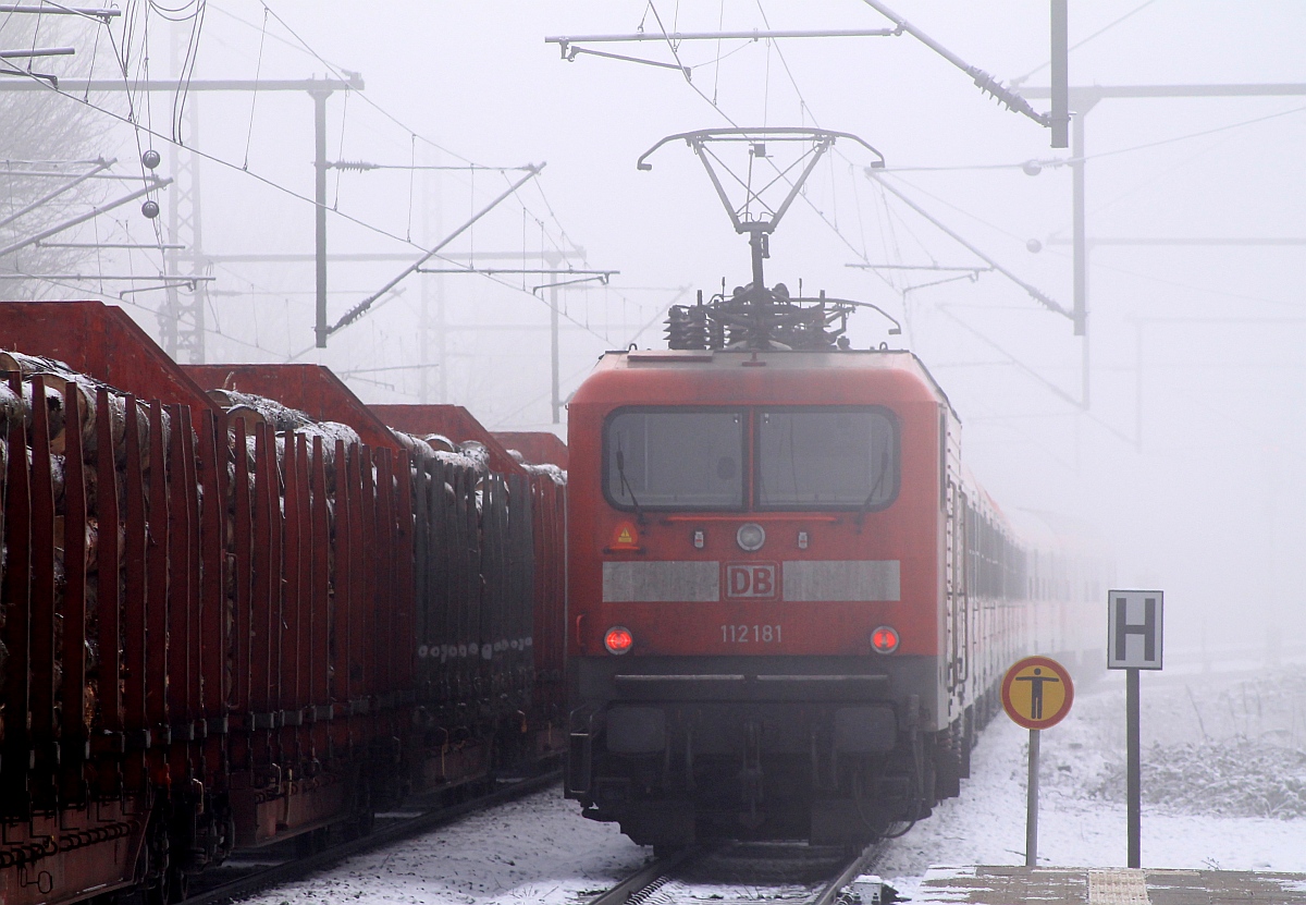 112 181 verlässt hier Schleswig mit ihrem RE 7 Richtung Hamburg. 20.01.2015