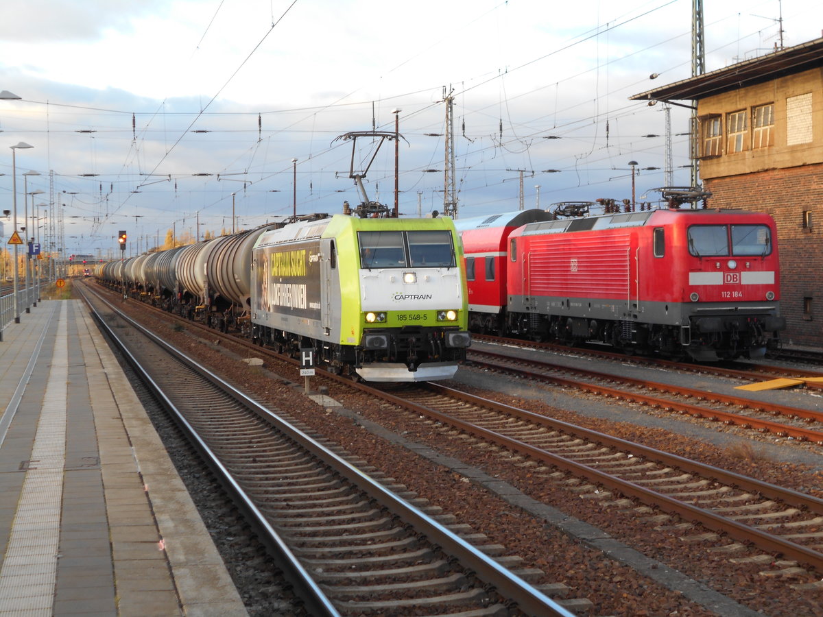 112 184 und die ITL 185 548,am 27.Oktober 2018 in Angermünde.