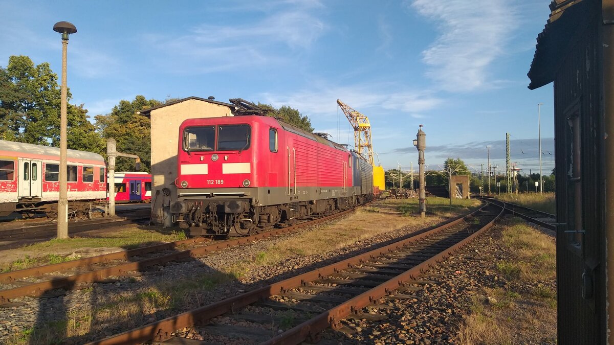 112 189 und 143 173-3 abgestellt im BW Glauchau. 03.20.23