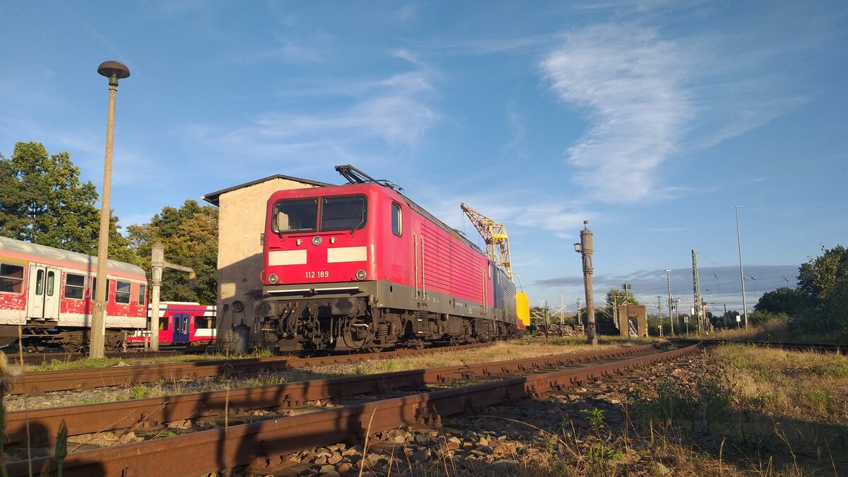 112 189 und 143 173-3 abgestellt im BW Glauchau. 03.20.23