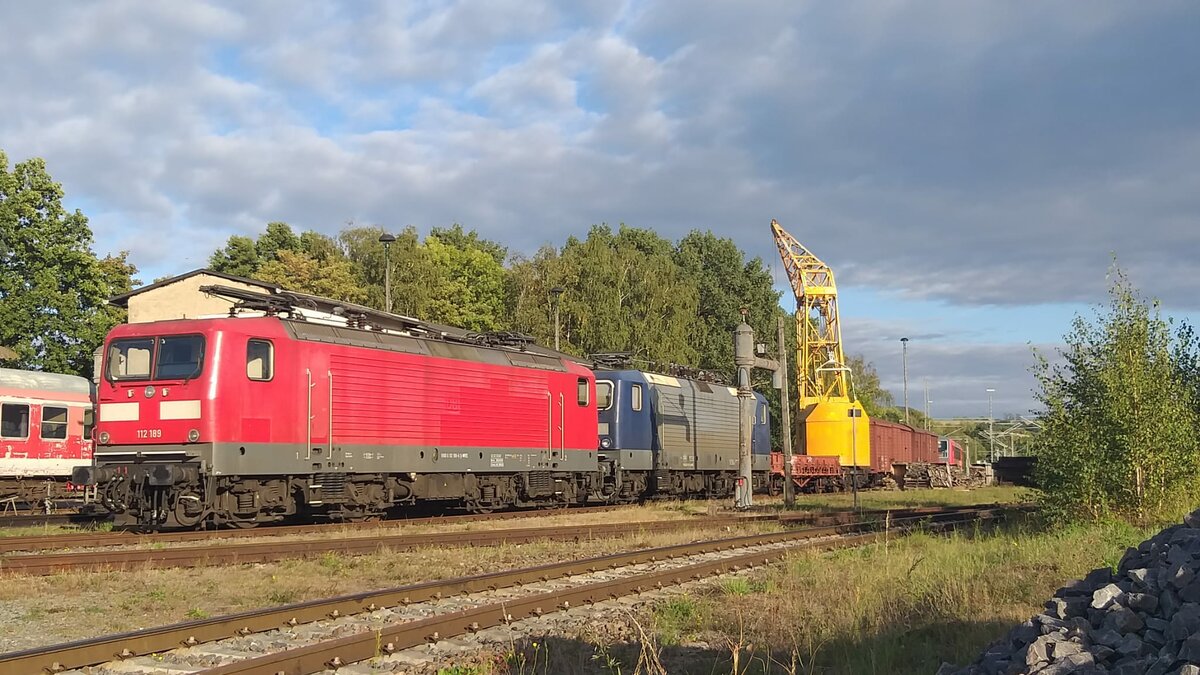 112 189 und 143 173-3 abgestellt im BW Glauchau. 03.20.23