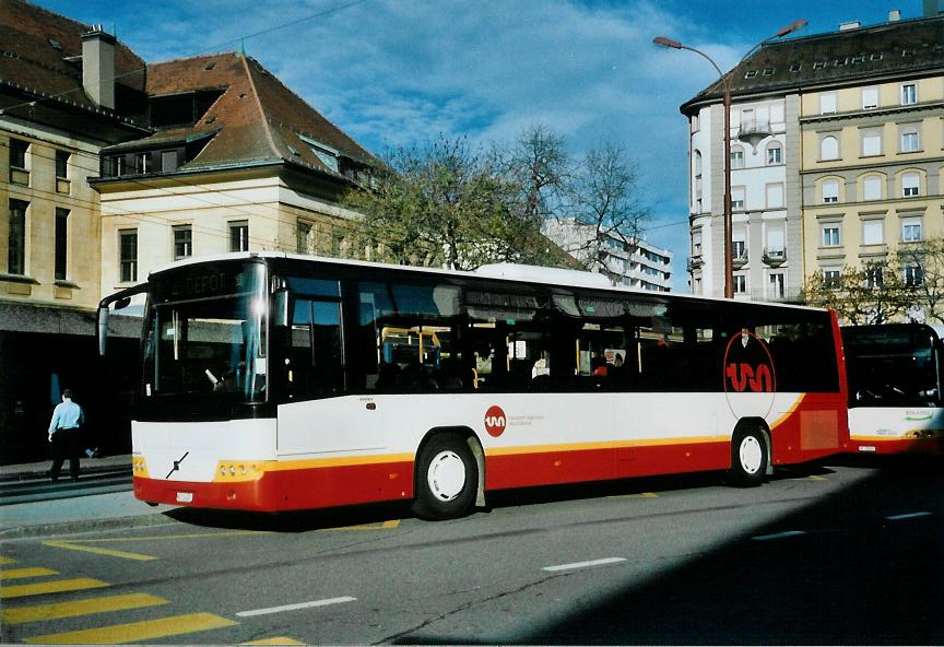 (112'030) - VR La Chaux-de-Fonds - Nr. 271/NE 114'471 - Volvo am 10. November 2008 beim Bahnhof La Chaux-de-Fonds