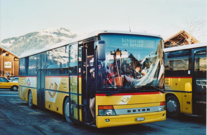 (113'324) - Kbli, Gstaad - BE 235'726 - Setra am 24. Dezember 2008 beim Bahnhof Gstaad