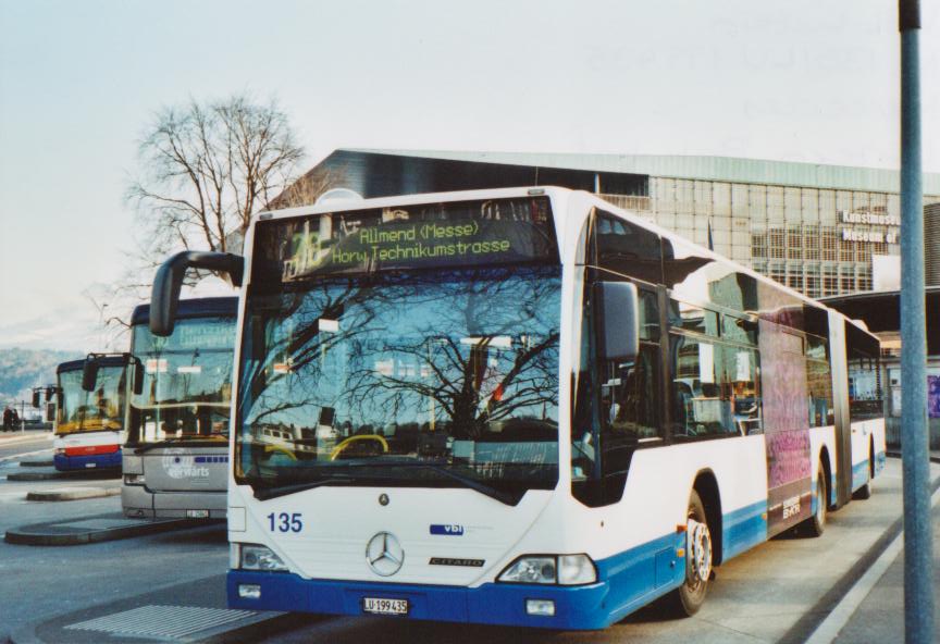 (113'425) - VBL Luzern - Nr. 135/LU 199'435 - Mercedes am 26. Dezember 2008 beim Bahnhof Luzern