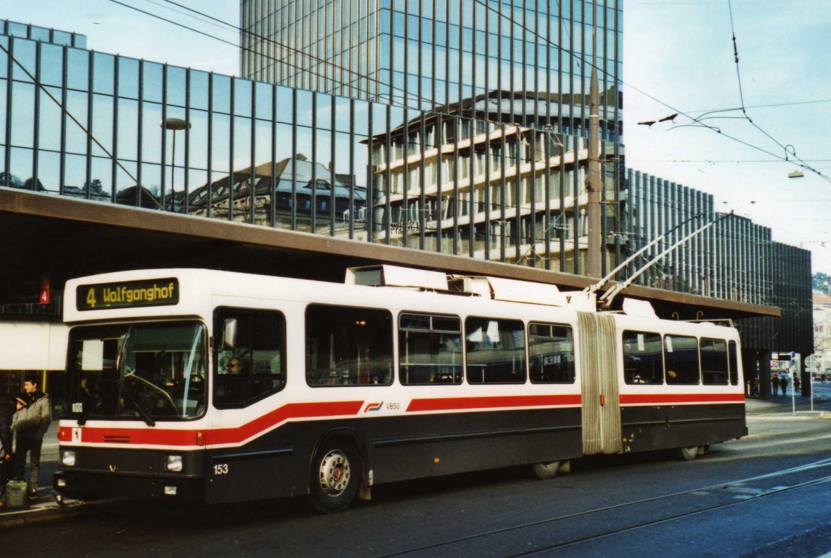 (113'913) - VBSG St. Gallen - Nr. 153 - NAW/Hess Gelenktrolleybus am 17. Januar 2009 beim Bahnhof St. Gallen