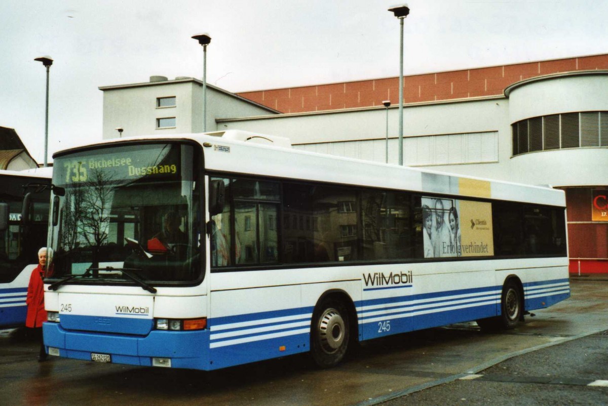 (114'022) - WilMobil, Wil - Nr. 245/SG 262'020 - Volvo/Hess (ex RTB Altsttten Nr. 33) am 21. Januar 2009 beim Bahnhof Wil