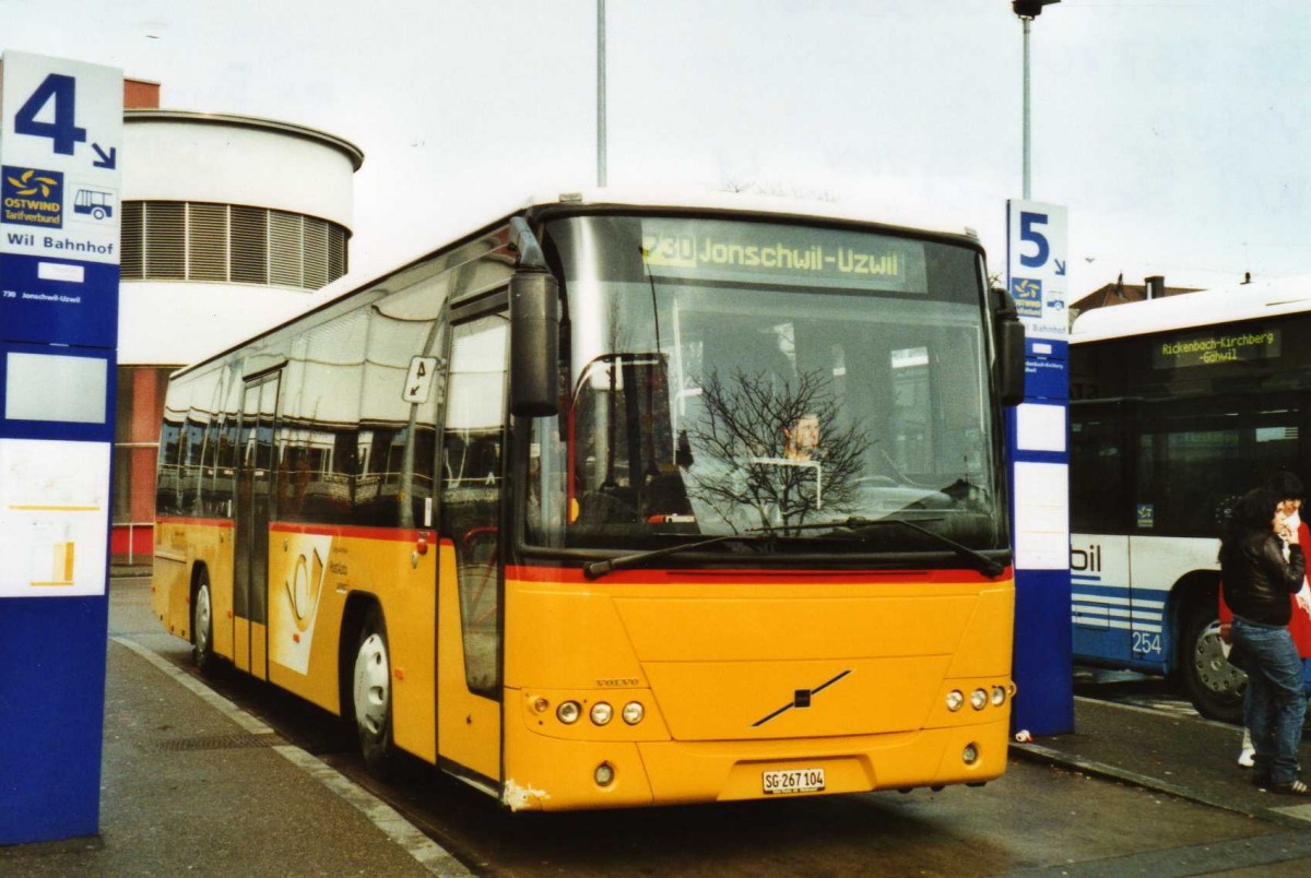 (114'025) - Schmidt, Jonschwil - SG 267'104 - Volvo (ex Buner&Schmidt, Jonschwil) am 21. Januar 2009 beim Bahnhof Wil 