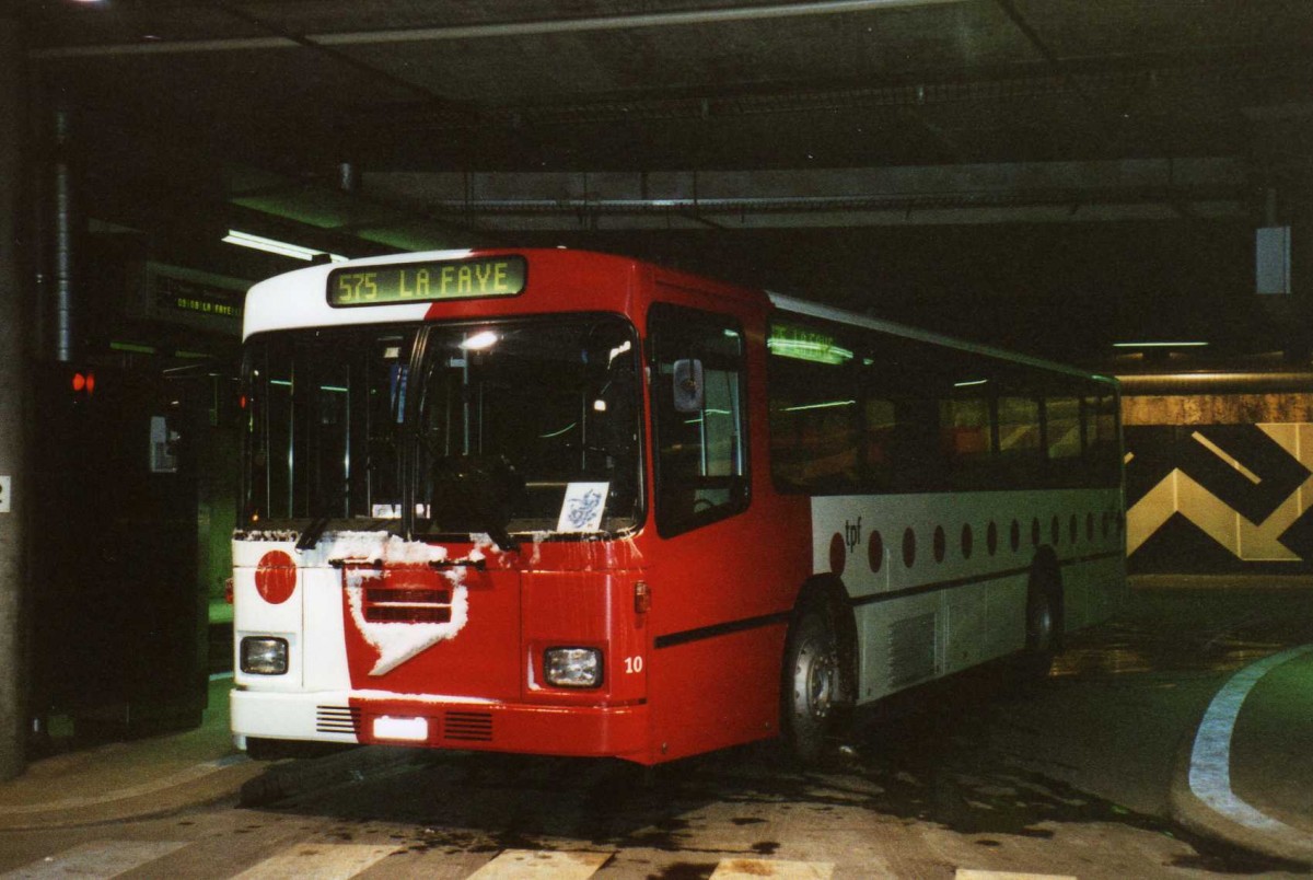 (114'136) - TPF Fribourg - Nr. 10/FR 300'248 - Volvo/Lauber (ex GFM Fribourg Nr. 10) am 14. Februar 2009 in Fribourg, Busbahnhof