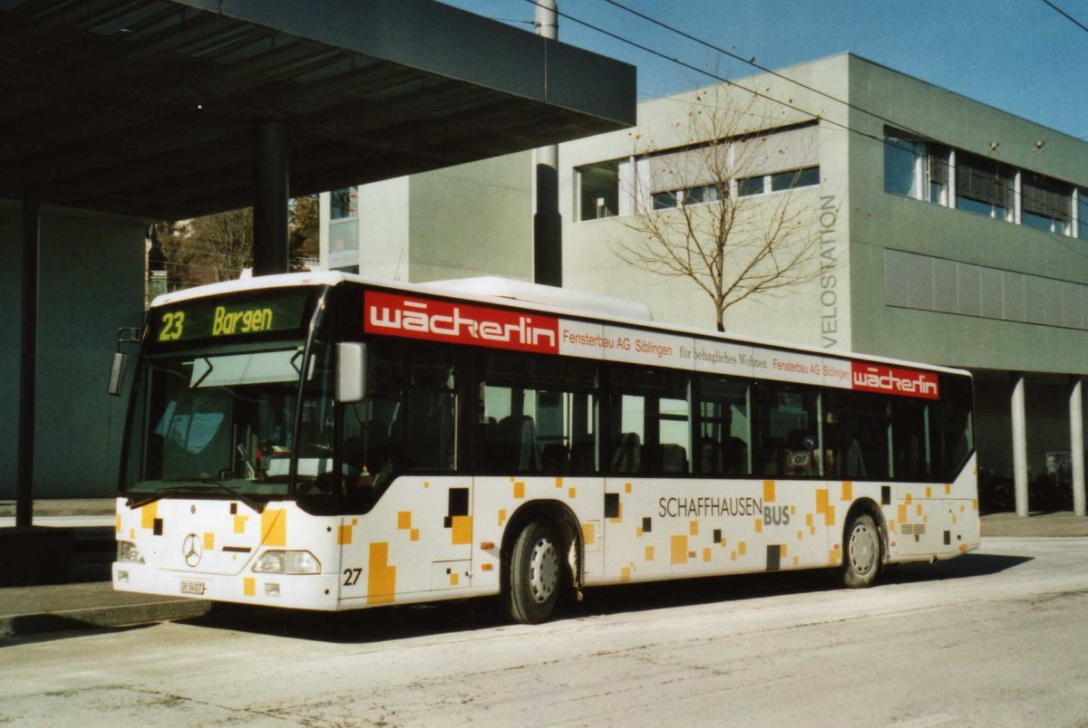 (114'524) - SB Schaffhausen - Nr. 27/SH 54'327 - Mercedes (ex Nr. 12) am 18. Februar 2009 beim Bahnhof Schaffhausen