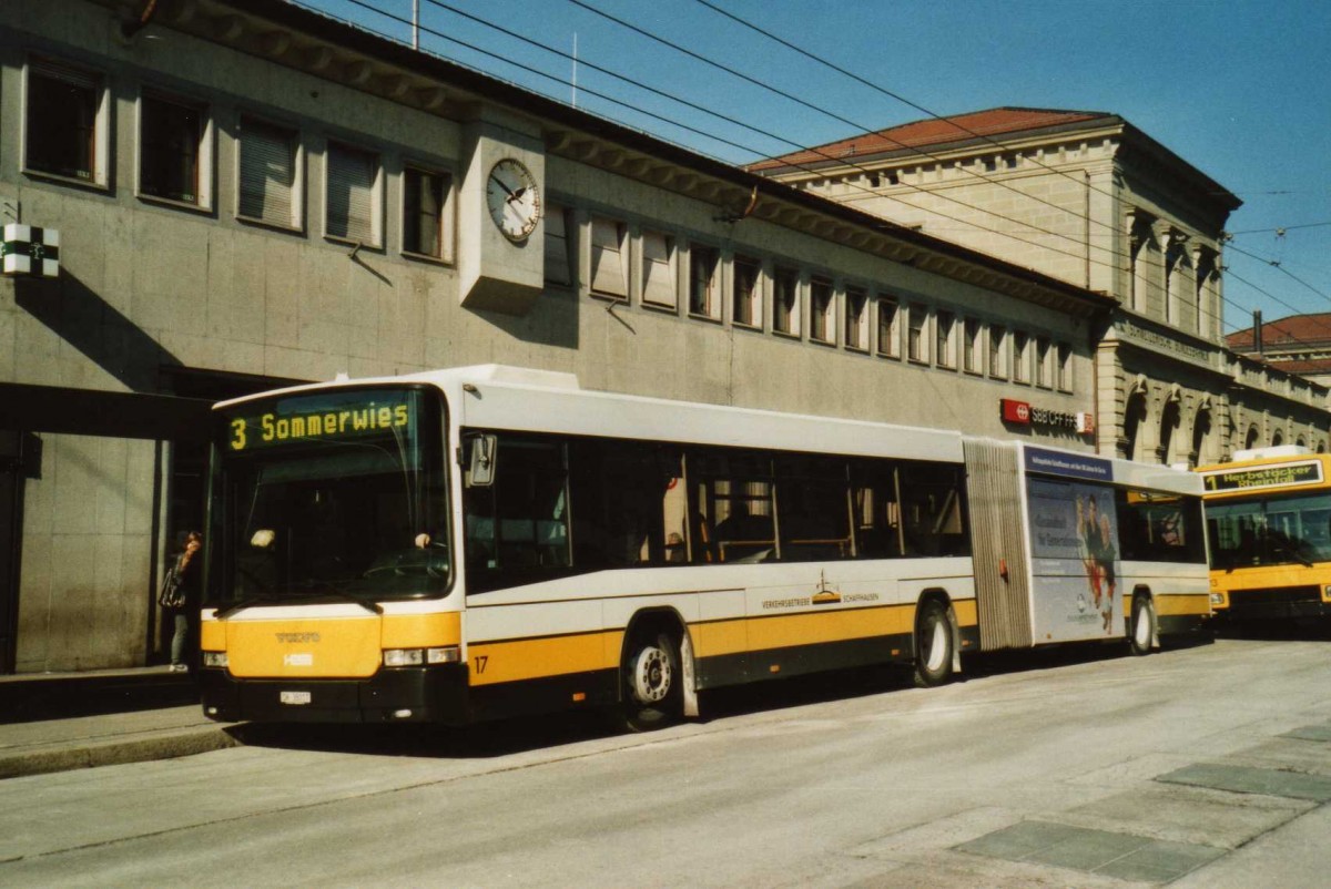 (114'526) - VBSH Schaffhausen - Nr. 17/SH 38'017 - Volvo/Hess am 18. Februar 2009 beim Bahnhof Schaffhausen