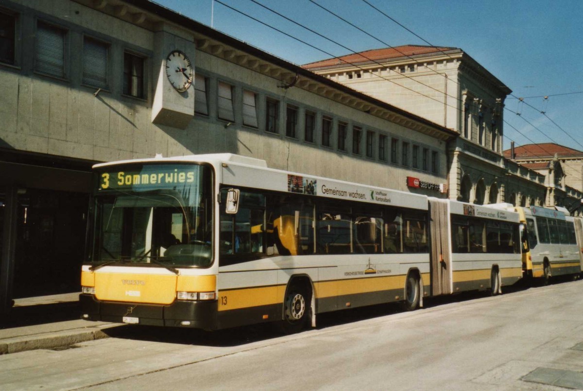 (114'604) - VBSH Schaffhausen - Nr. 13/SH 38'013 - Volvo/Hess am 18. Februar 2009 beim Bahnhof Schaffhausen