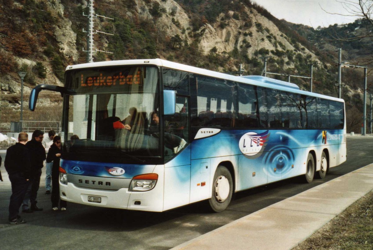 (114'627) - LLB Susten - Nr. 1/VS 38'001 - Setra am 1. Mrz 2009 in Leuk, Garage