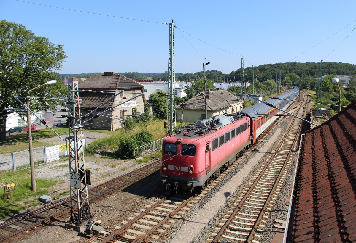 115 205-7 sahn man am 10.07.14 in Bergen auf R�gen mit einem EC. Foto entstand von der Fu�g�ngerbr�cke. 