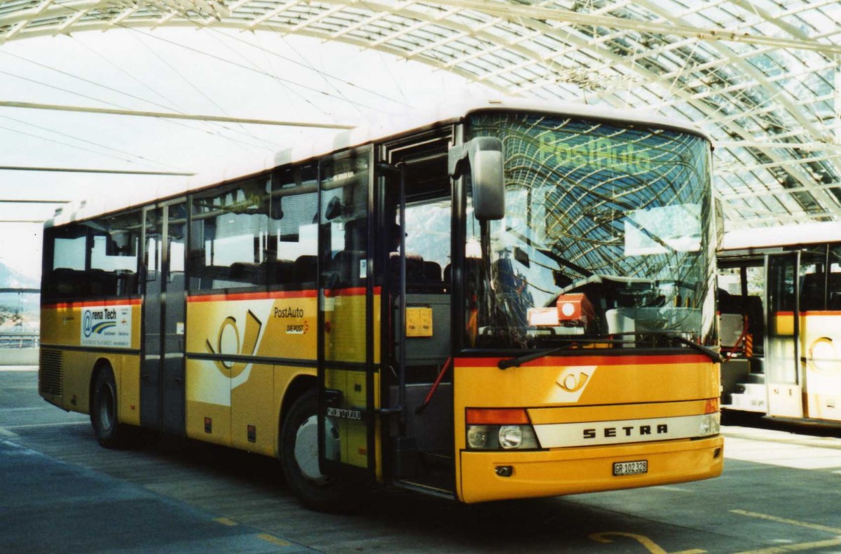 (115'112) - PostAuto Graubnden - GR 102'328 - Setra am 14. Mrz 2009 in Chur, Postautostation