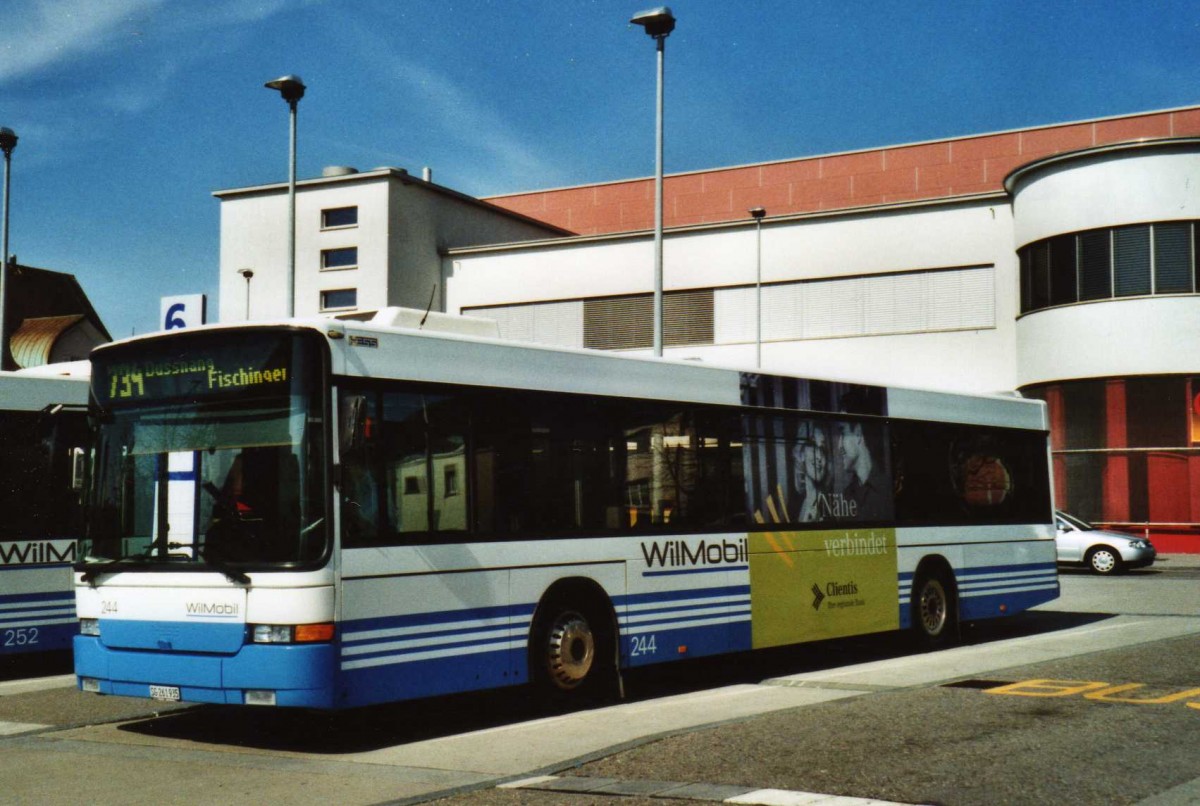 (115'336) - WilMobil, Wil - Nr. 244/SG 261'935 - Volvo/Hess (ex RTB Altsttten Nr. 34) am 18. Mrz 2009 beim Bahnhof Wil