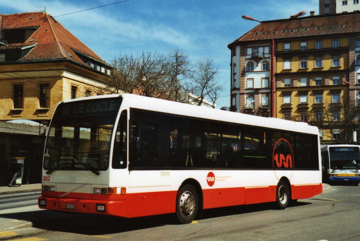 (115'827) - VR La Chaux-de-Fonds - Nr. 202/NE 100'602 - Volvo/Berkhof am 11. April 2009 beim Bahnhof La Chaux-de-Fonds