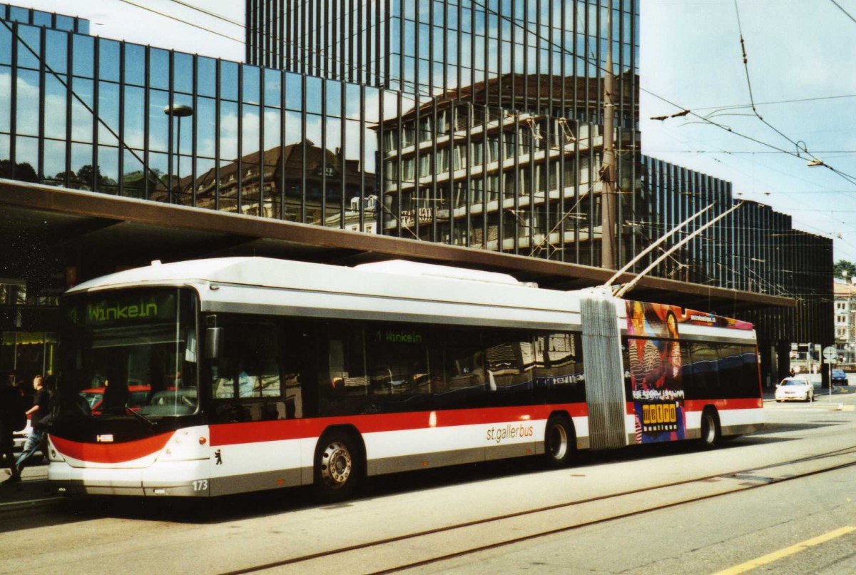 (116'019) - St. Gallerbus, St. Gallen - Nr. 173 - Hess/Hess Gelenktrolleybus am 22. April 2009 beim Bahnhof St. Gallen