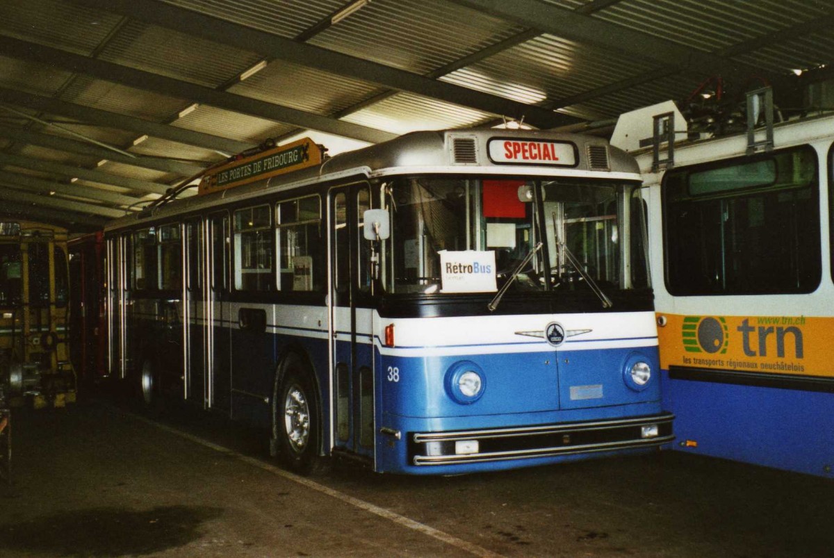 (116'129) - TF Fribourg (Rtrobus) - Nr. 38 - Saurer/Hess Trolleybus (ex TPF Fribourg Nr. 338; ex TF Fribourg Nr. 38) am 25. April 2009 in Bressonnaz, Rtrobus