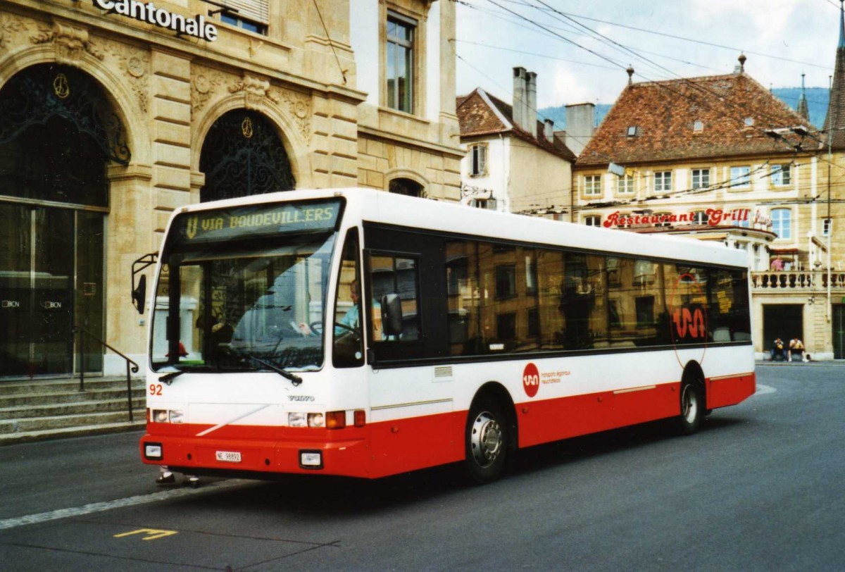 (116'311) - VR La Chaux-de-Fonds - Nr. 92/NE 98'892 - Volvo/Berkhof am 3. Mai 2009 in Neuchtel, Place Pury