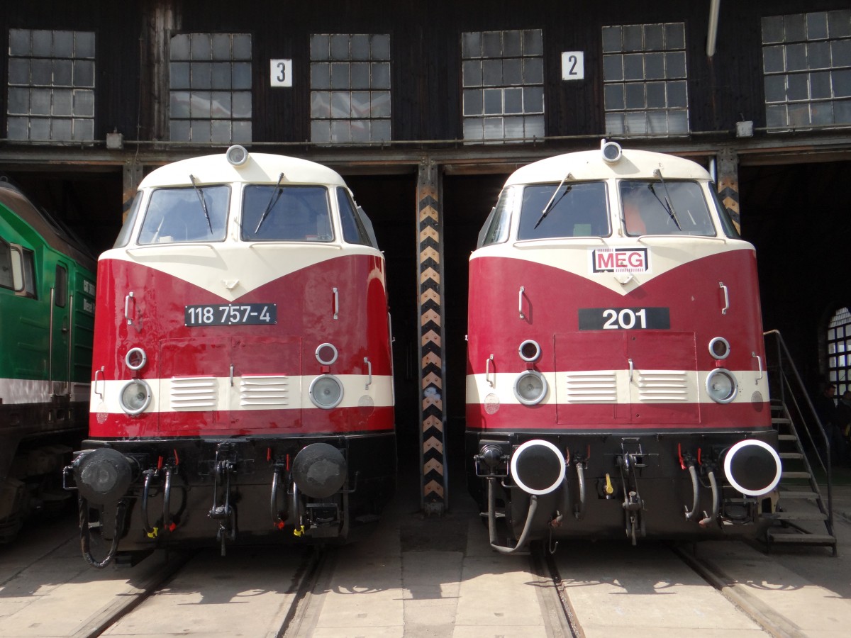 118 757 der EBS und MEG 201 ( 228 502) waren am 04.05.14 bei den Geraer Eisenbahnwelten zusehen. 