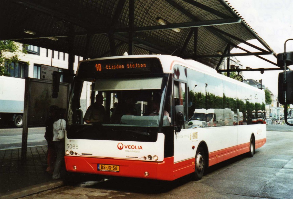 (118'626) - VEOLIA - Nr. 5068/BS-JX-58 - VDL Berkhof am 8. Juli 2009 beim Bahnhof Maastricht