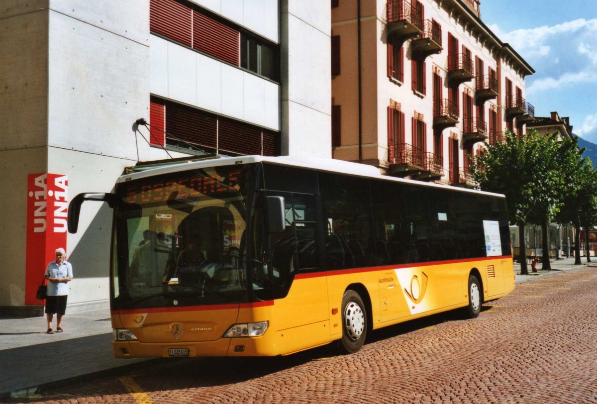 (119'225) - AutoPostale Ticino - TI 228'019 - Mercedes am 20. Juli 2009 beim Bahnhof Bellinzona