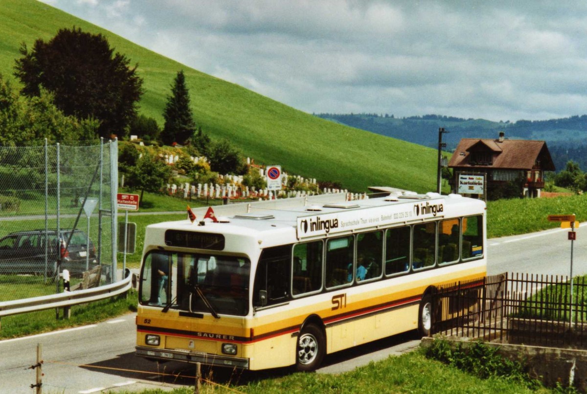 (119'523) - STI Thun - Nr. 52/BE 396'552 - Saurer/R&J am 9. August 2009 in Buchen, Schulhaus