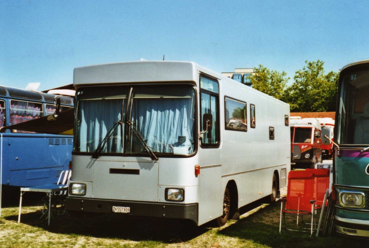 (119'832) - Jenni, Embrach - ZH 557'909 - Mowag/Hess (ex Knupp, Emmen; ex Steiner, Messen) am 15. August 2009 in Zug, Wohnbustreffen